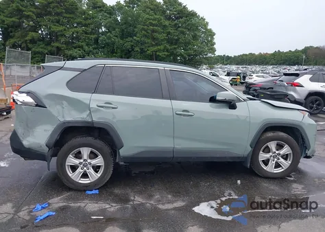 2019 Toyota Rav4 Xle z USA, uszkodzony, nr VIN 2T3P1RFVXKC040637